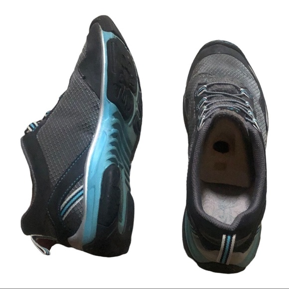 Beautiful Big Girl Tennis Shoes Size 5,5 in Excellent Used Condition - Picture 3 of 5